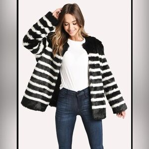 Frame Black and White Faux Fur Jacket – Size XS | Luxe & Statement Outerwear